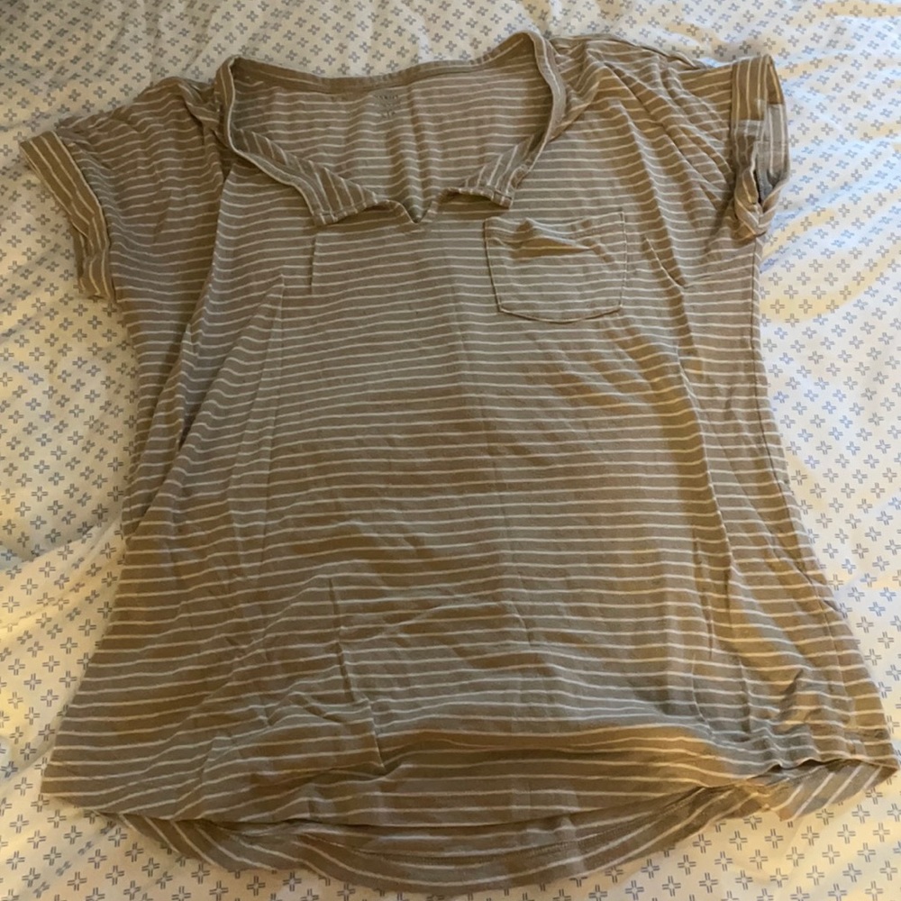 Old Navy Relaxed T shirt! Gray and White Striped